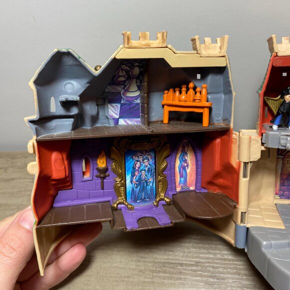 Harry Potter Hogwarts Castle Playset with Mini Figures 2001 Forbidden Corridor - Picture 4 of 7